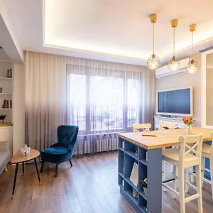  Apartment Designer & Cozy 2bd Flat With A Parking In The Center By Flat Mаnager